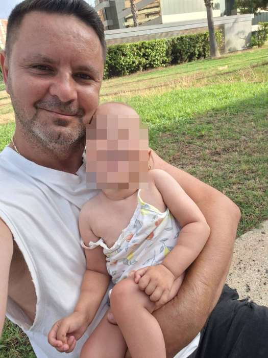 Din cauza problemelor de sănătate grave pe care le are, Daria depinde în permanență de părinții săi foto: arhivă personală