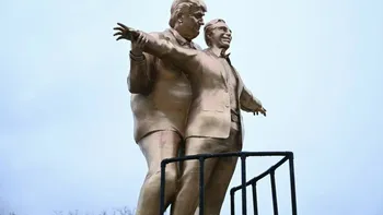 Donald Trump, criticat din nou pentru relația cu Epstein. Unde a fost amplasată statuia care recreează celebra scenă din Titanic