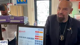 „Vă interesează decât banii!” Ce a putut găsi Piedone într-un Profi din Mamaia. Șeful ANPC a închis imediat magazinul
