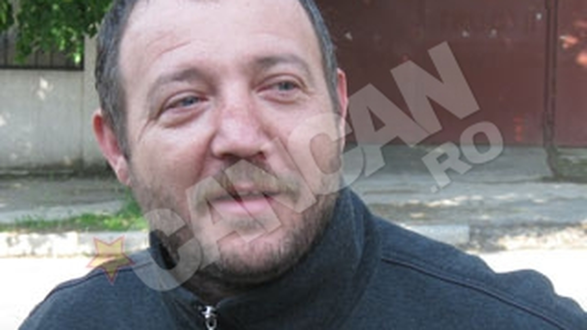 A demolat gardul cu taxiul