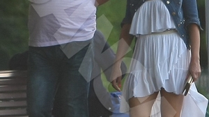Gesturile care il vor face gelos pe noul iubit al Elenei Udrea! Blonda s-a intalnit cu un alt barbat si l-a lasat sa o atinga