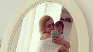 Adda a intrat în camera fiului ei şi l-a găsit aşa în pătuţ! I-a făcut poză şi a postat-o imediat pe Instagram: ”Un Alexandru se legăna...”