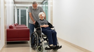 Ce s-a întâmplat după ce românul Petru s-a angajat îngrijitor în casa unei pensionare de 85 de ani din Italia