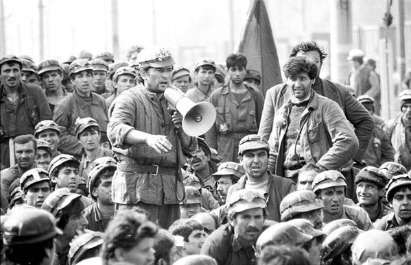 ION ILIESCU, PETRE ROMAN şi MIRON COZMA, trimişi în judecată