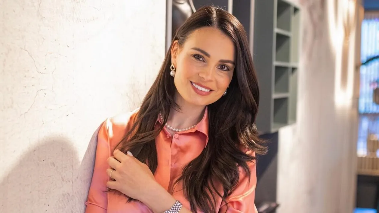 Anca Serea, despre cum menține flacăra iubirii dintre ea și Adi Sînă: Îmi scrie mesaje deocheate. Când suntem singuri în intimitatea noastră...