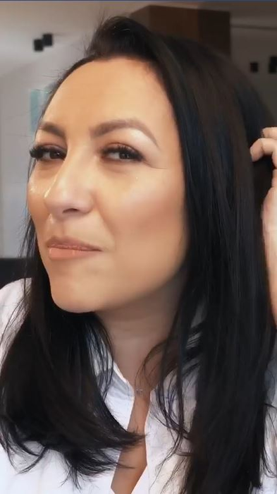 Andra, în ipostaze nemaivăzute până acum! S-a filmat în timp ce se vopsește singură acasă. Ce s-a întâmplat după ce și-a aplicat vopseaua pe păr