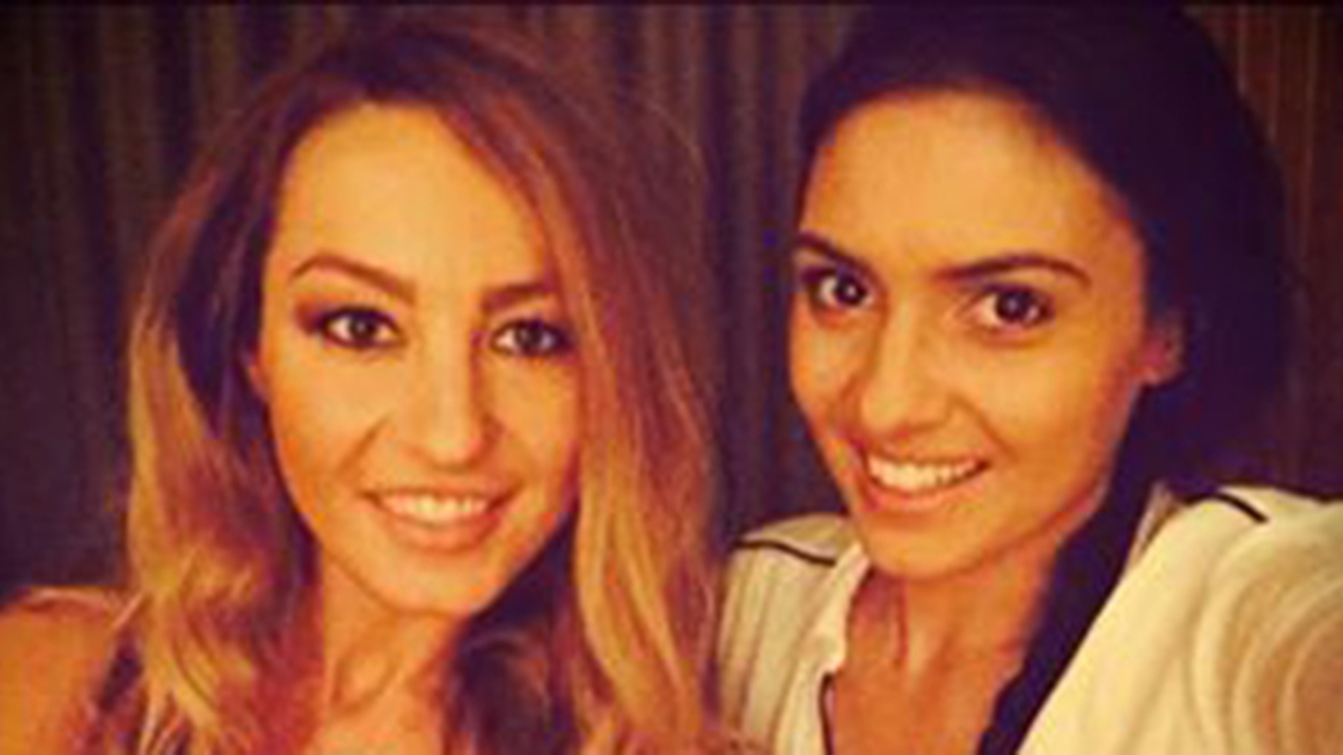 Flavia si Amalia au fost filmate in ipostaze rusinoase! Nu o sa iti vina sa crezi ce faceau vedetele