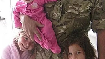 Ti se rupe sufletul cand vezi cum si-a luat adio o fetita de la tatal ei ucis in Afganistan