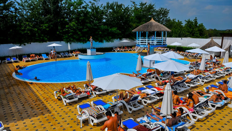 Piscina Aqua del Mar este destinată oamenilor cu bani