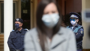 În plină pandemie, o tânără din Alba a organizat o mega petrecere la domiciliu. Ce a urmat când autoritățile au aflat