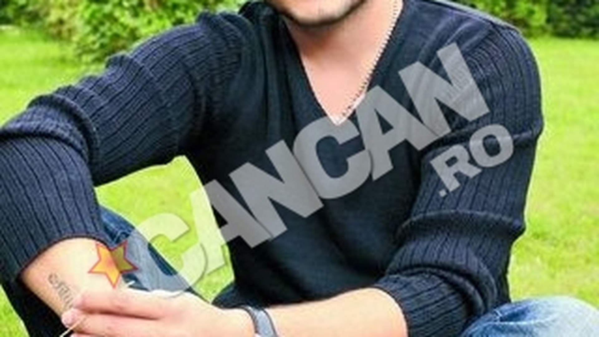 Varciu ii multumeste lui Dumnezeu cand ajunge in pat cu o femeie. Se roaga in genunchi inainte de sex