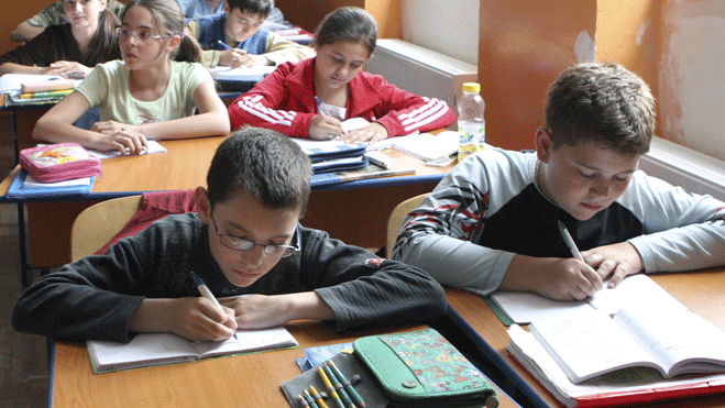 Copiii nostri sunt in pericol! Cat de putine scoli din Romania au autorizatiii de la Pompieri! Care este procentul!