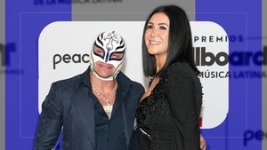 „Mă ura și îmi spunea că sunt grasă”: legenda WWE Rey Mysterio recunoaște că și-a rănit profund soția, Angie Gutierrez, în timpul celei de-a doua sarcini