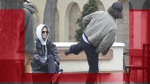 Radu Siffredi face scheme de MMA, după ce i s-a băgat acul în venă! Show în stradă cu Oana Matache și iubitul ei