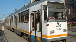Motivul pentru care o femeie din Bucureşti a fost "interzisă" în tramvaiul 32! Ce avea în mână atunci când a încercat să urce în STB