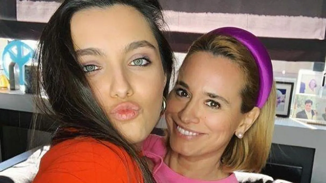 Imaginea de zeci de mii de like-uri cu Alexia Eram! Cum a reacționat Andreea Esca când și-a văzut fiica, în sutien, pe internet