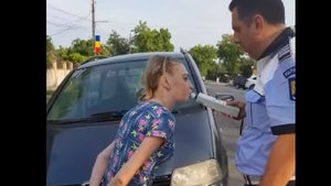 Val de glume deocheate după ce o șoferiță din Galați n-a știut cum să sufle în etilotest!