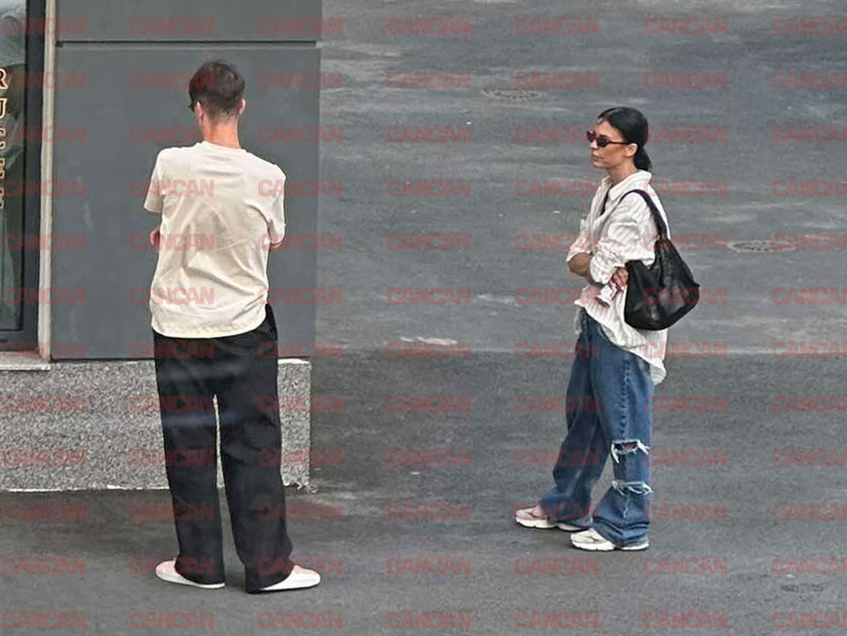 Andreea Popescu și Rareș Cojoc au discutat la colț de stradă.