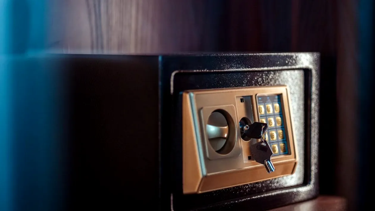 Furt de un milion de euro! Un seif plin cu bani a fost furat din Mediaș