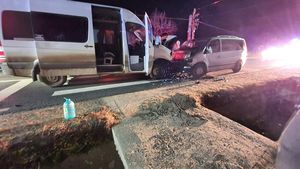 Accident grav pe DN 1C! A fost activat planul roșu, după ce două microbuze s-au ciocnit