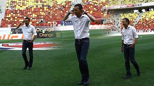 Gestul incalificabil al lui MM Stoica! Managerul Stelei a generat macelul din tribune la Dinamo-Steaua. Imagini scandaloase