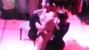 "Tripozii" au cucerit Capitala cu dotarile lor. Au luat "pe camera" doua romance infierbantate!