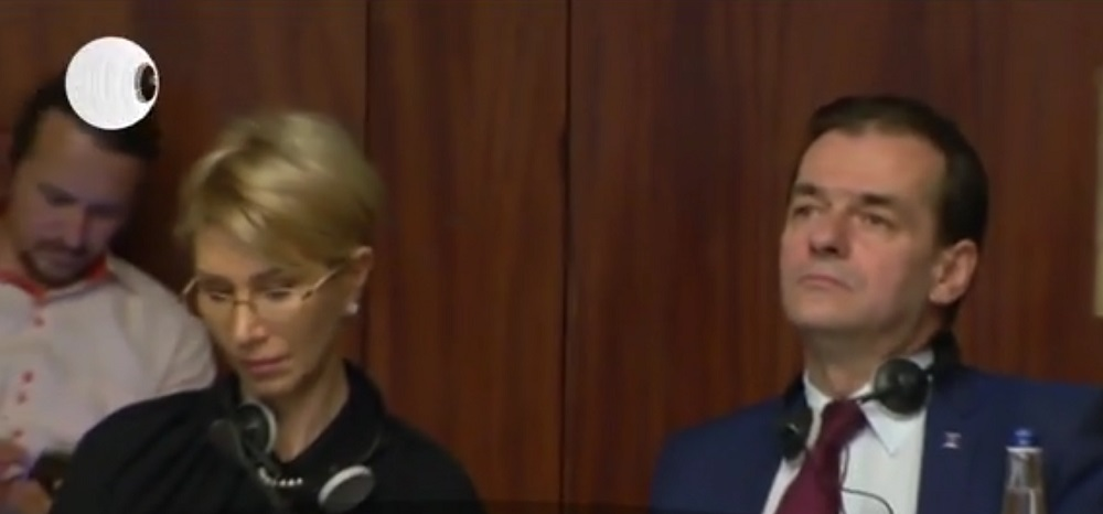 Ludovic Orban a adormit de mai multe ori la o dezbatere. Reacția președintelui PNL după ce a fost întrebat despre aceste imagini filmate