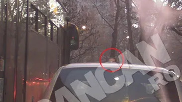 VIDEO Ce se întâmplă atunci când un şofer RATB se întâlneşte cu un şofer de maşină mică şi amândoi sunt extrem de nervoşi?