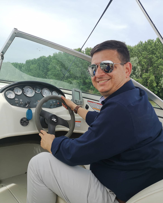 Stelian Muscalu susține că a primit fructe de mare stricate / (Sursa: Instagram)