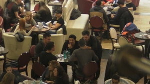VIDEO Gasca baietilor rai LOVESTE din nou! Stelistul Gardos a fost filmat de paparazzi tinand in brate un alt barbat!