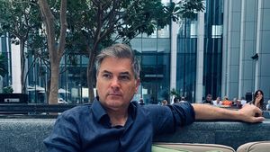 Cum arată şi din ce face bani Raluca, soţia lui Mircea Radu? Este cu 20 de ani mai tânără decât el