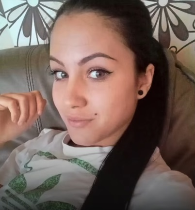 Sfâșietor! Unde stă rochia în care va fi îmbrăcată Iulia, fata de 15 ani ucisă în Germania: “Înmormântăm o prințesa”