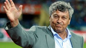 Mircea Lucescu a împlinit 72 de ani. A petrecut cu Andreea Esca şi George Copos. Ce fotografie a postat prezentatoarea TV