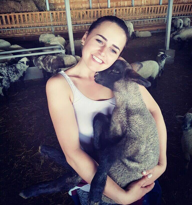 Valeria este considerată cea mai sexy ciobăniță