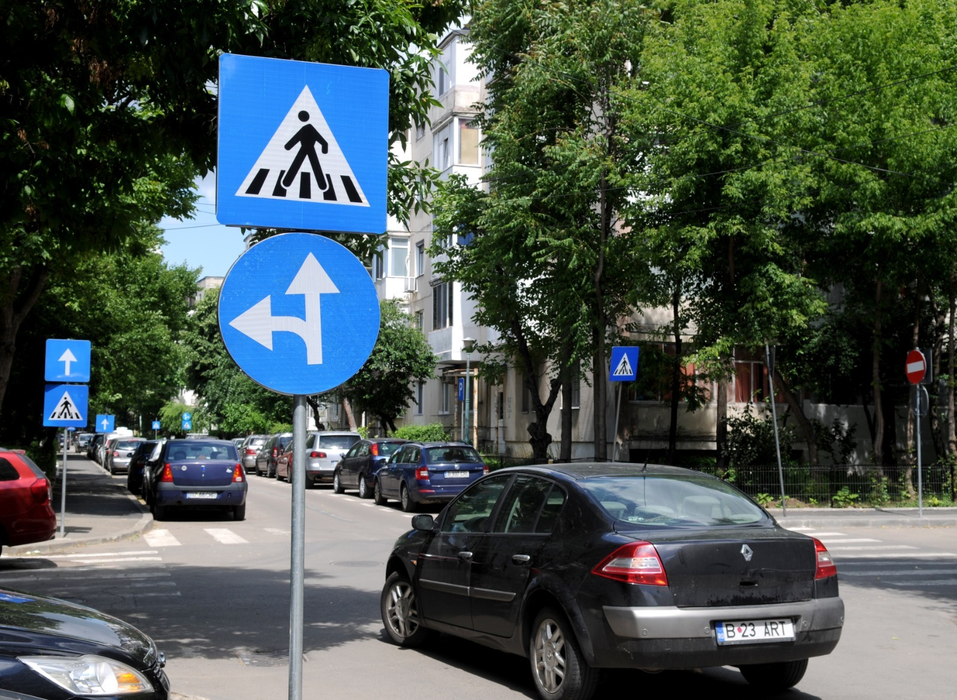 COMUNICAT DE PRESĂ. Dezvoltăm și ordonăm rețeaua străzilor secundare din Sectorul 4. Primăria Sectorului 4 creează sute de noi locuri de parcare și amenajează sensuri unice pentru fluidizarea circulației