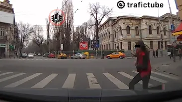 Sinucigasa pe zebra! Uite ce-a putut sa faca pustoiaca asta si cum a scapat ca prin minune de un accident!