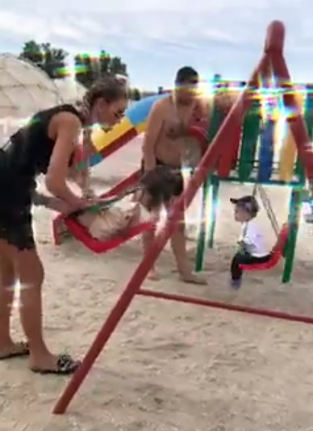 Bianca Drăgușanu a atras toate privirile în Mamaia! Cum a fost surprinsă pe plajă cu Sofia: “Ce curajoasă e doamna”