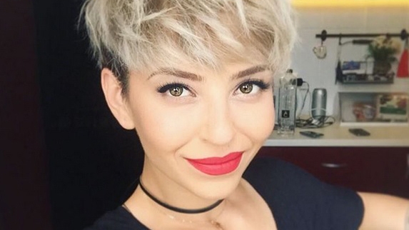 Acestea sunt imaginile cu GIULIA pe care puţini le-au văzut! Aşa arăta cântăreaţa înainte să devină celebră