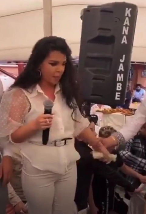 Laura Vass a fost ”impozitată” la o cumetrie