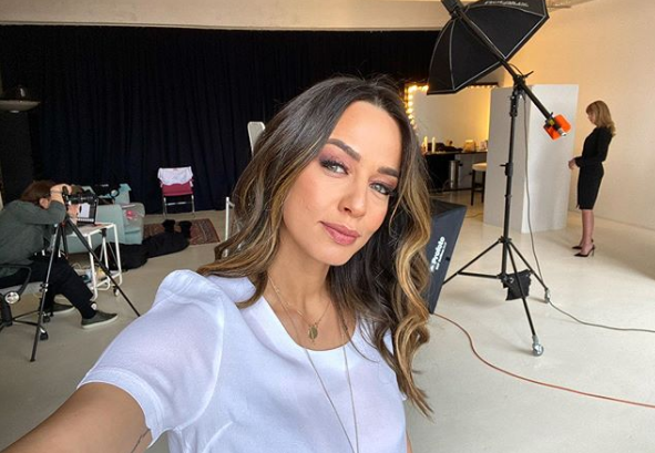 Fotografia pe care fanii o așteaptă de doi ani! Andreea Raicu, goală pușcă pe stradă! Cui i-a dedicat-o