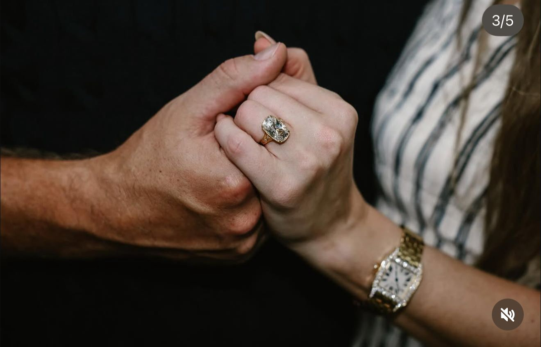 Kelce i-a oferit un inel cu diamant, estimat la circa 1 milion de dolari