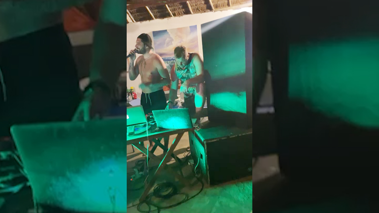 Cazacu, party ”pe vechi” în Zanzibar