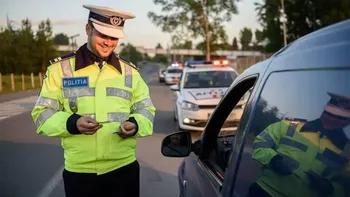 1.000 lei amendă pentru toți șoferii români care fac această greșeală în timp ce conduc. 99% nici nu știu că este interzis