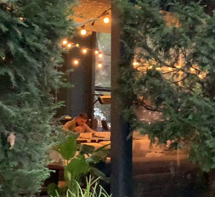 Cristian Boureanu și fiica lui, Ioana, la masă, într-un restaurant din ”Floreasca” (Sursa foto: CANCAN.RO)
