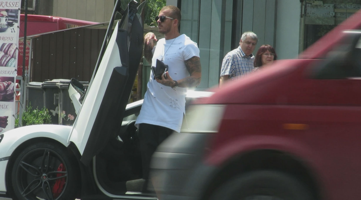 În timp ce colegii săi efectuau vizita medicală la INMS, Denis Alibec se "antrena" la o cafenea
