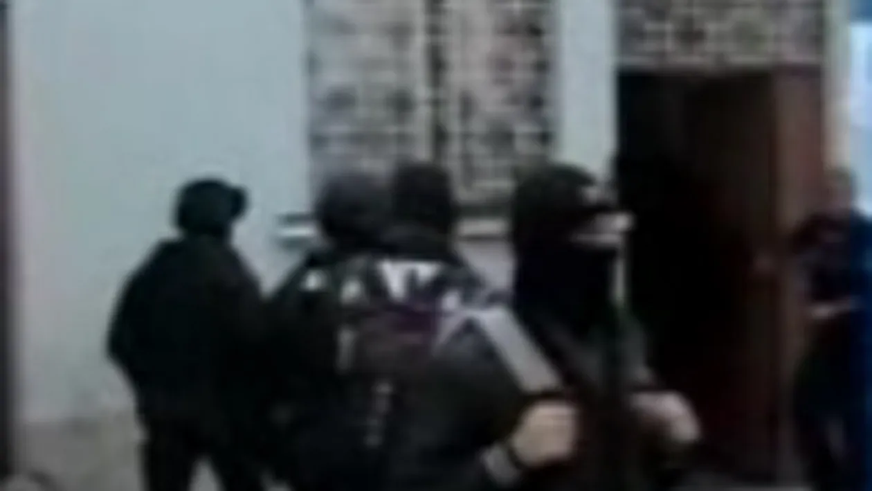 VIDEO Grupare de trafic de droguri ce functiona dupa principiile unei structuri paramilitare, destructurata de procurorii DIICOT