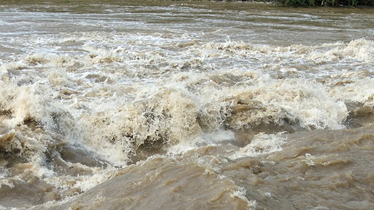 1 MAI dramatic la Suceava! Mai multe case şi terenuri agricole au fost inundate în urma unei ploi torenţiale