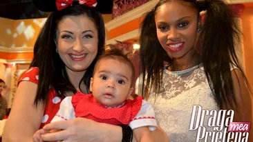 VIDEO Laurette a fost la shopping cu fiica sa de Ziua Copilului: i-a cumparat un costum de baie si o suzeta!