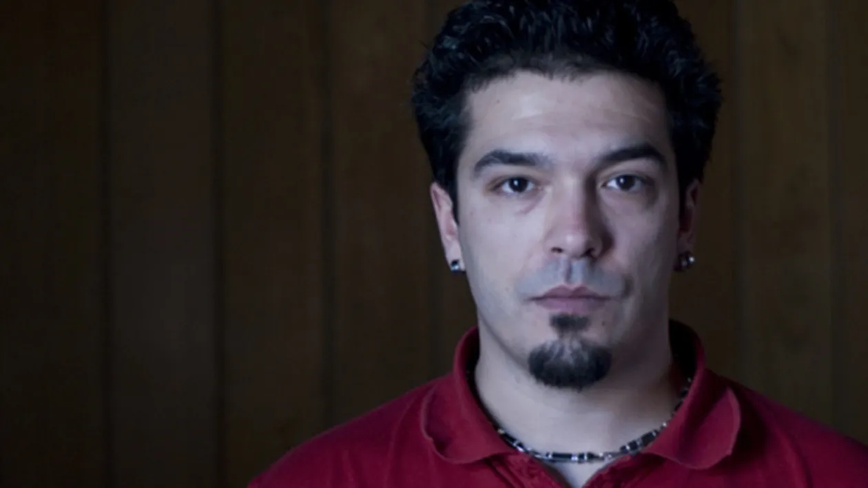 Eroul Adi Despot! Era ars, plin de negreala pe ochi si cara un tanar