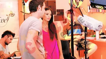 Cosmina Pasarin s-a tatuat de mana cu Roxana Ungureanu